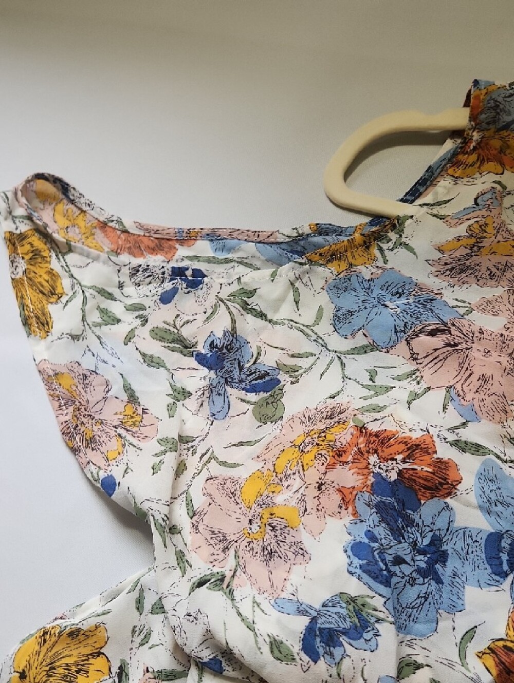 Umgee Cream Floral Maxi Dress, Cold Shoulder Sleeves W/ Blue, Yellow & Pink. - Picture 3 of 10